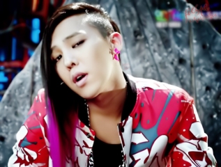 G-Dragon's Androgynous Look  (KORE3022 Karen Ko 